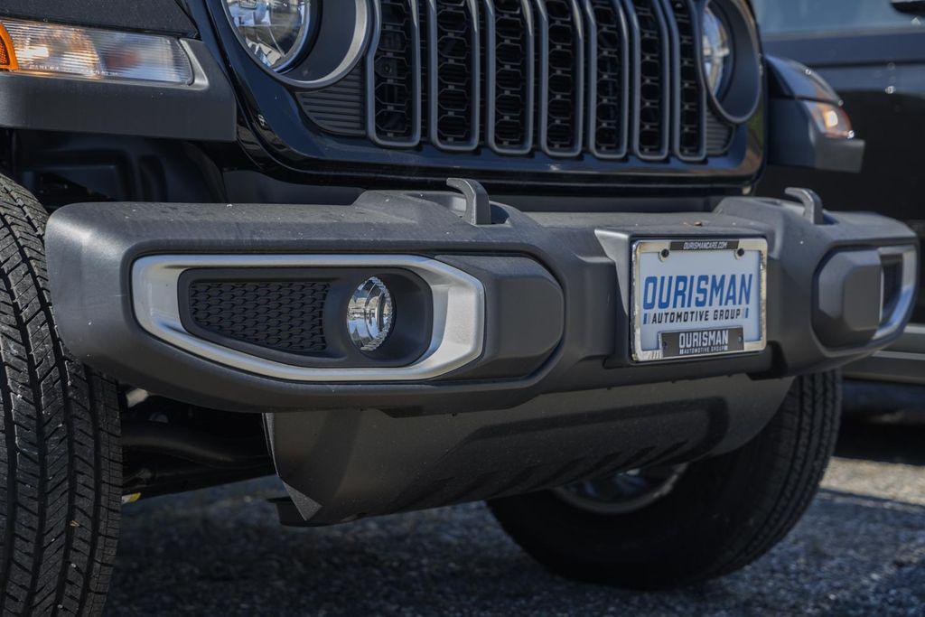 new 2025 Jeep Gladiator car, priced at $51,940