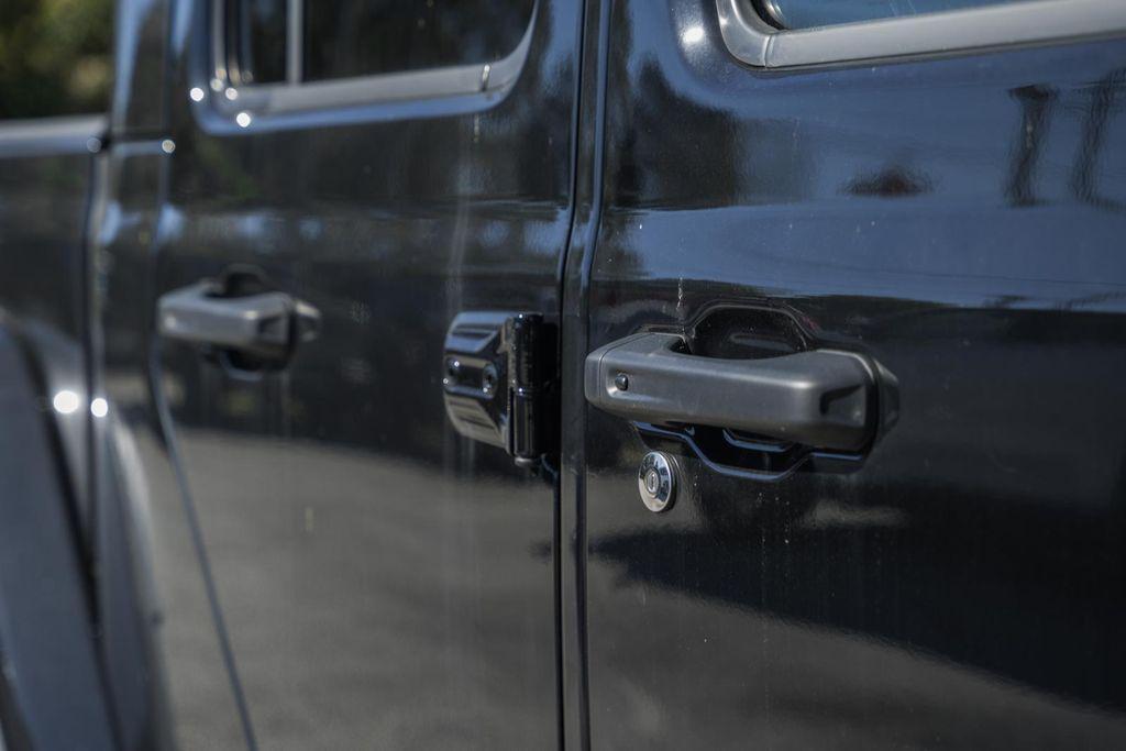 new 2025 Jeep Gladiator car, priced at $51,940