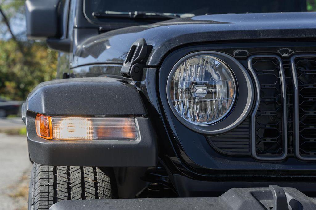 new 2025 Jeep Gladiator car, priced at $51,940