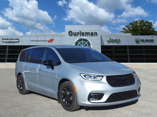 new 2023 Chrysler Pacifica Hybrid car, priced at $59,775