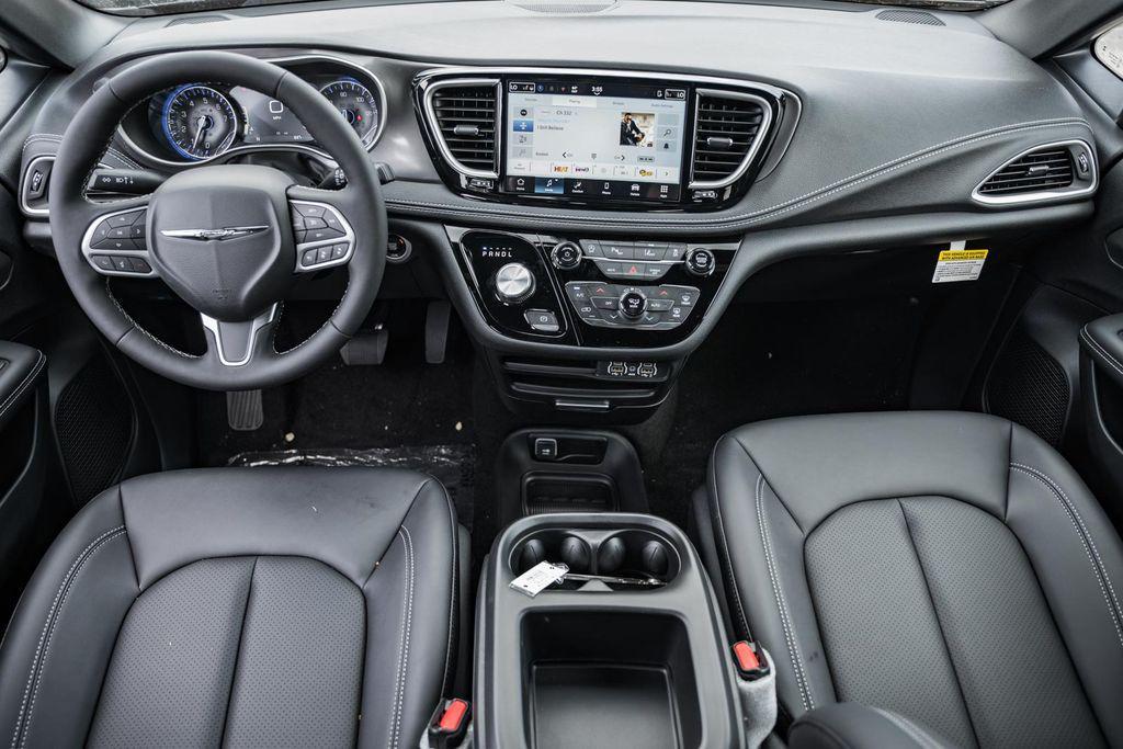 new 2025 Chrysler Pacifica car, priced at $35,075