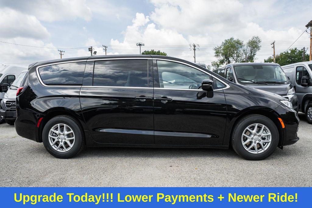 new 2025 Chrysler Pacifica car
