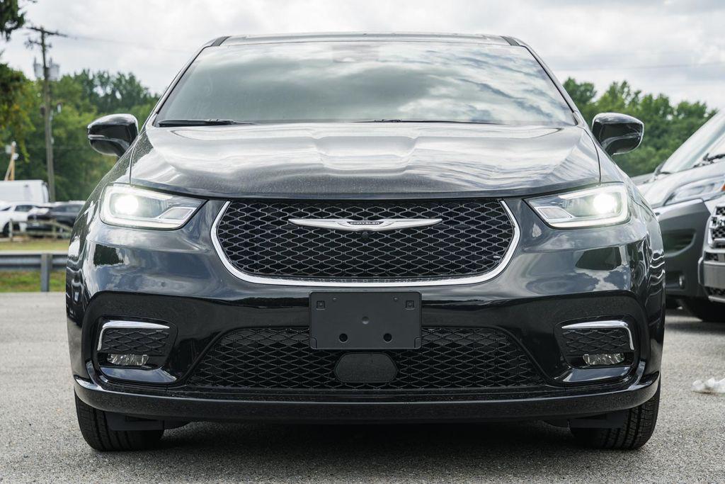 new 2025 Chrysler Pacifica car, priced at $35,075