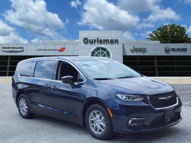 new 2024 Chrysler Pacifica car, priced at $31,835