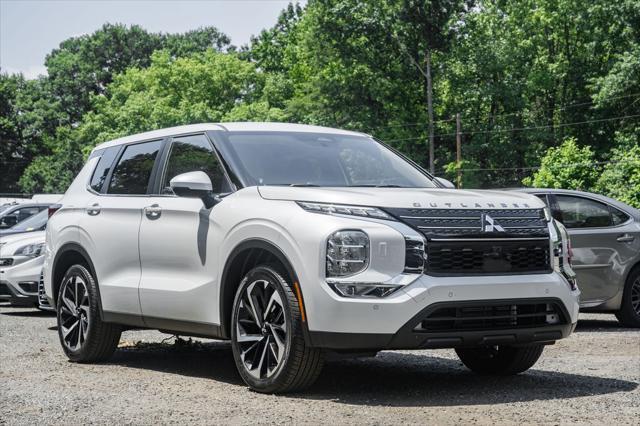 used 2024 Mitsubishi Outlander car, priced at $28,000