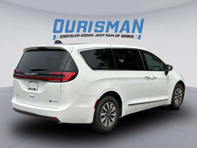 new 2023 Chrysler Pacifica Hybrid car, priced at $40,785