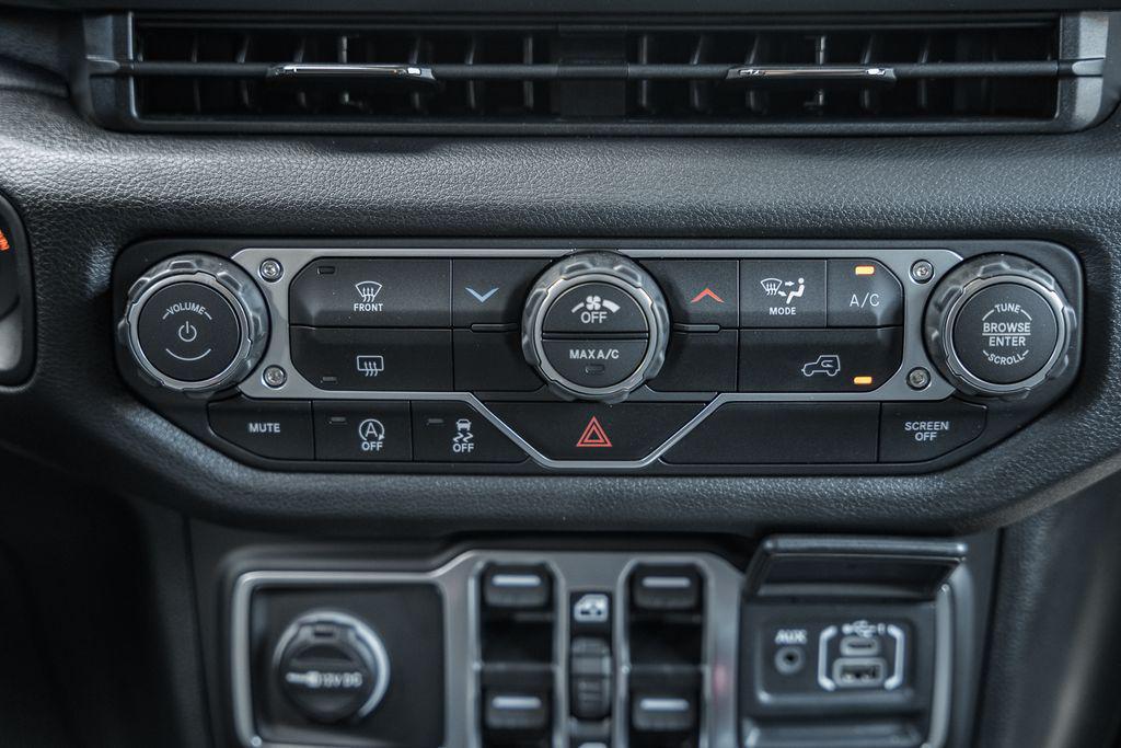 new 2025 Jeep Wrangler car, priced at $37,274