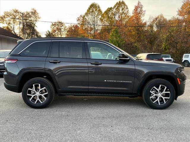 new 2025 Jeep Grand Cherokee car, priced at $40,782