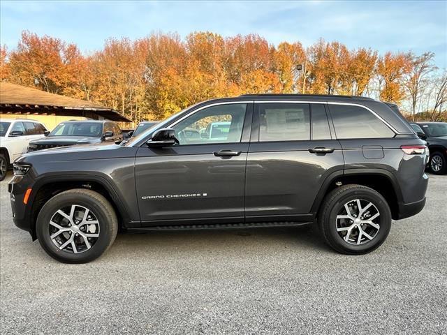 new 2025 Jeep Grand Cherokee car, priced at $40,782