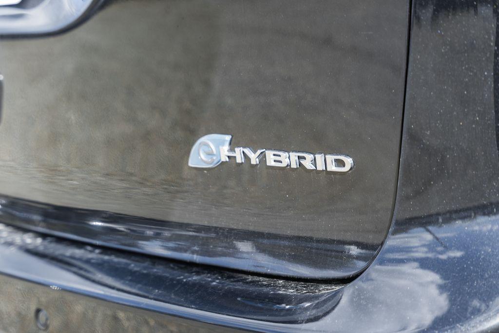 used 2023 Chrysler Pacifica Hybrid car, priced at $28,000