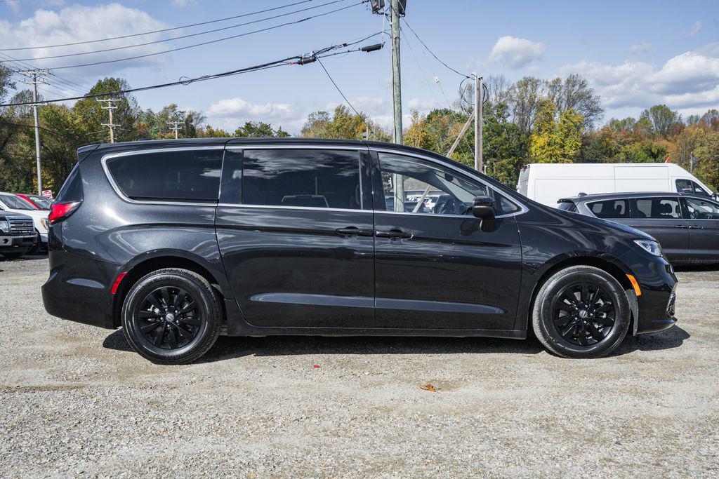 used 2023 Chrysler Pacifica Hybrid car, priced at $28,000