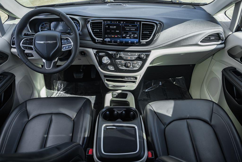 used 2023 Chrysler Pacifica Hybrid car, priced at $28,000