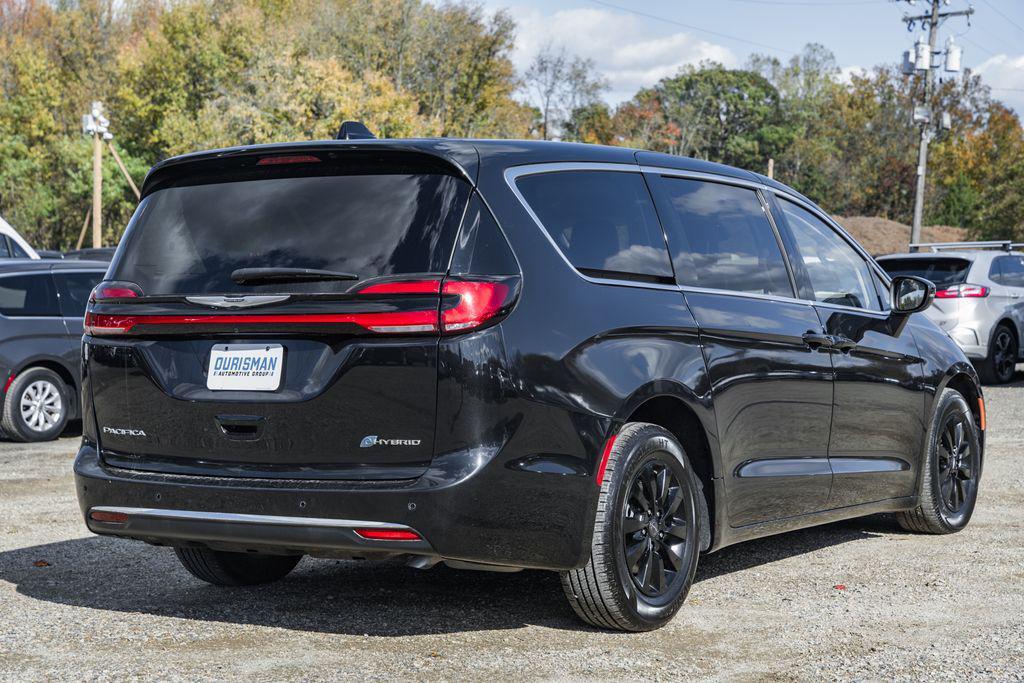 used 2023 Chrysler Pacifica Hybrid car, priced at $28,000