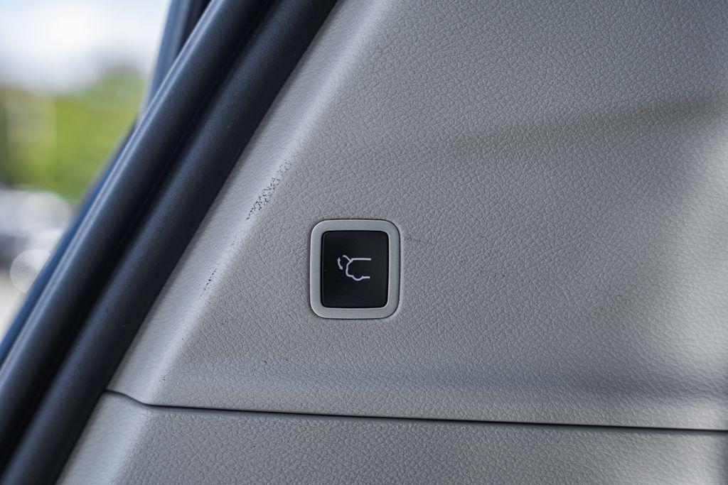 used 2023 Chrysler Pacifica Hybrid car, priced at $28,000