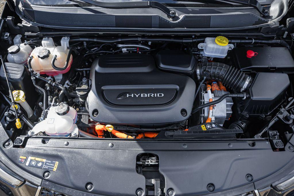 used 2023 Chrysler Pacifica Hybrid car, priced at $28,000