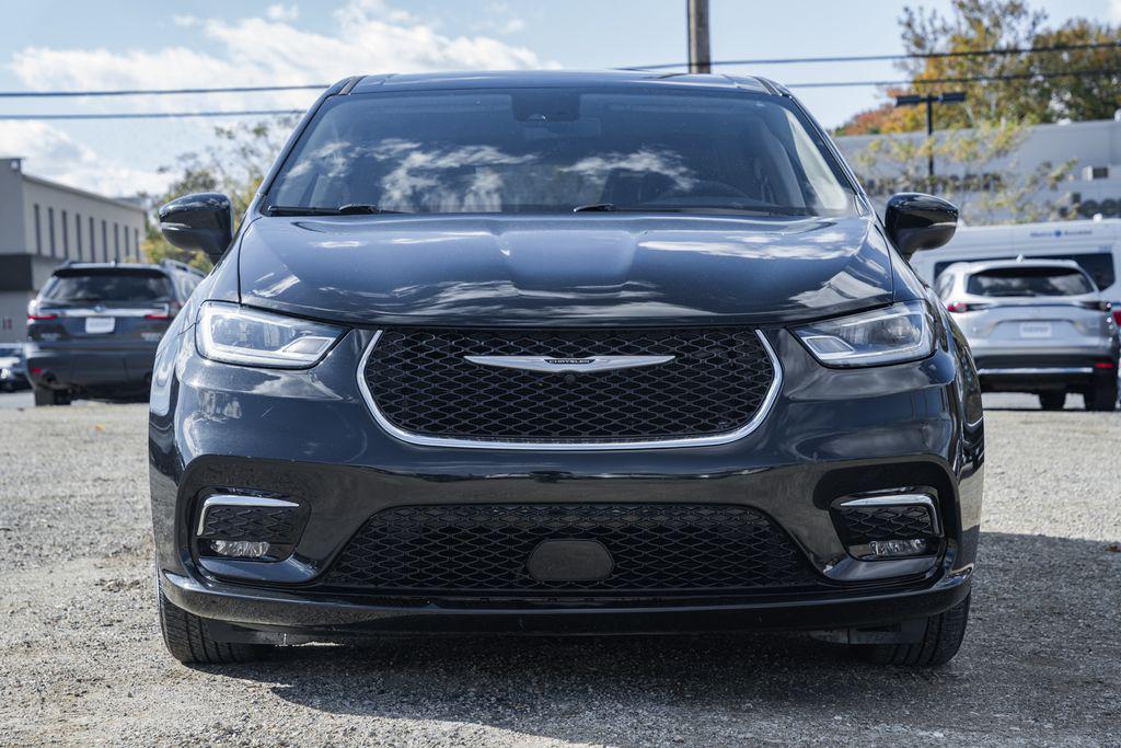 used 2023 Chrysler Pacifica Hybrid car, priced at $28,000