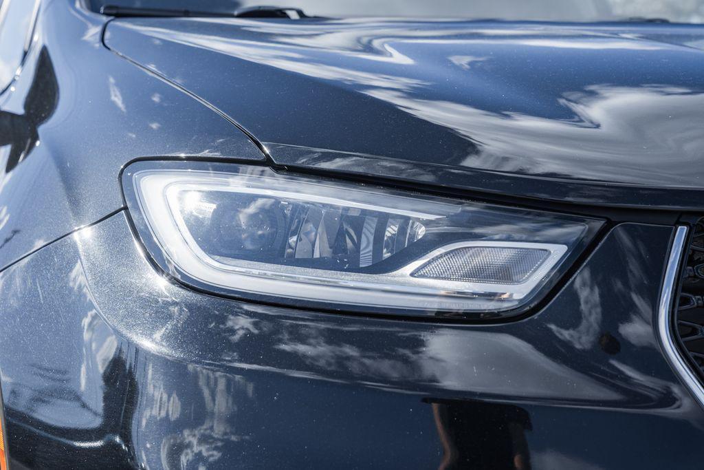 used 2023 Chrysler Pacifica Hybrid car, priced at $28,000