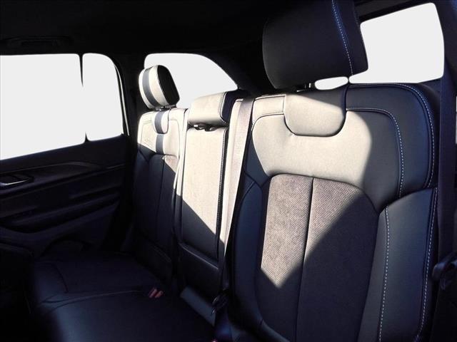 new 2025 Jeep Grand Cherokee car, priced at $37,364