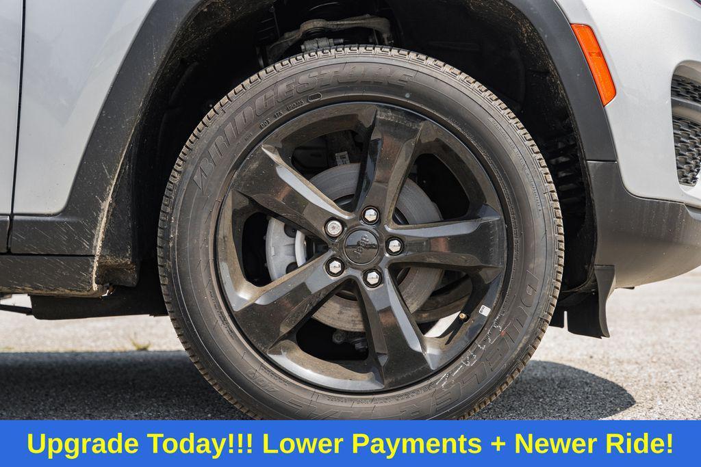 new 2025 Jeep Grand Cherokee car, priced at $40,928