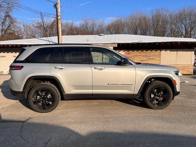 new 2025 Jeep Grand Cherokee car, priced at $40,675