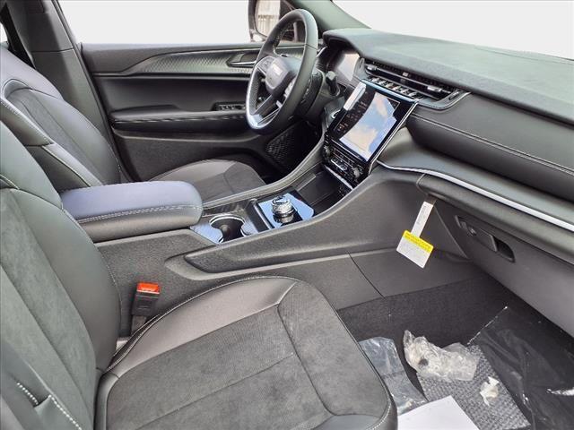 new 2025 Jeep Grand Cherokee car, priced at $38,207