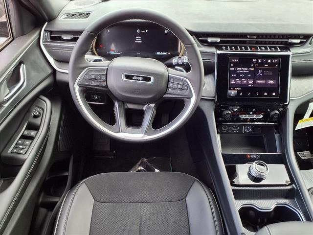 new 2025 Jeep Grand Cherokee car, priced at $38,207