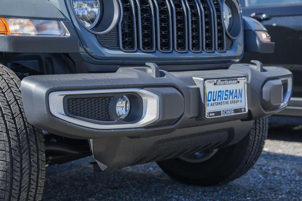 new 2025 Jeep Gladiator car, priced at $51,940