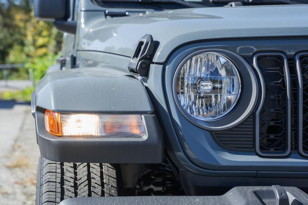new 2025 Jeep Gladiator car, priced at $51,940