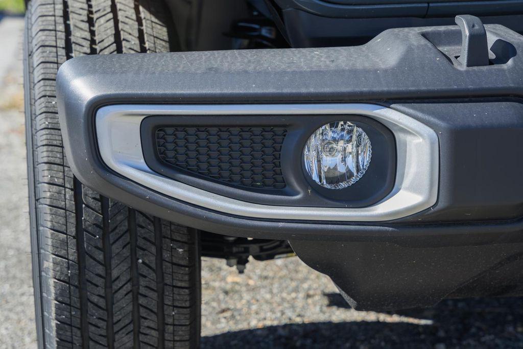 new 2025 Jeep Gladiator car, priced at $51,940