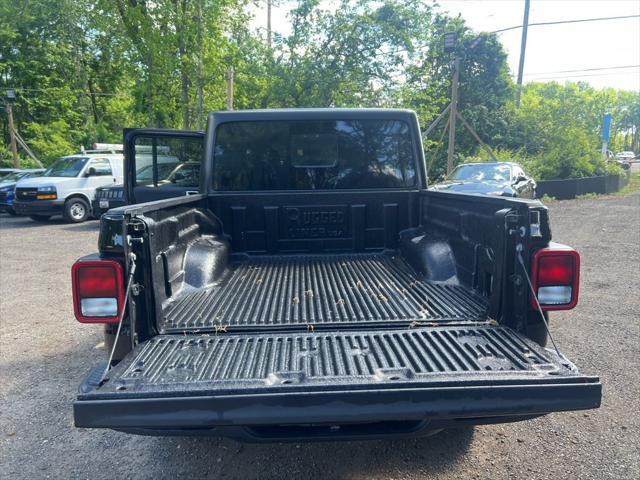 used 2023 Jeep Gladiator car, priced at $28,000