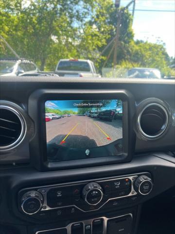 used 2023 Jeep Gladiator car, priced at $28,000