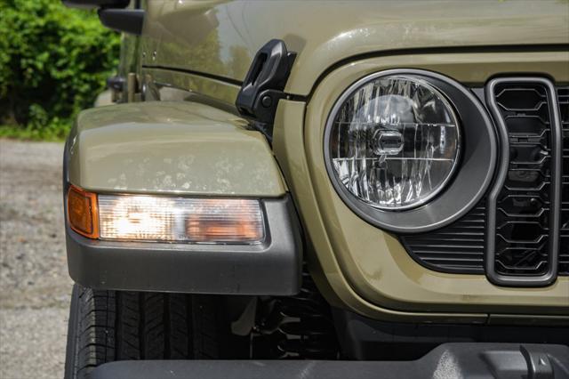 new 2025 Jeep Gladiator car, priced at $44,640