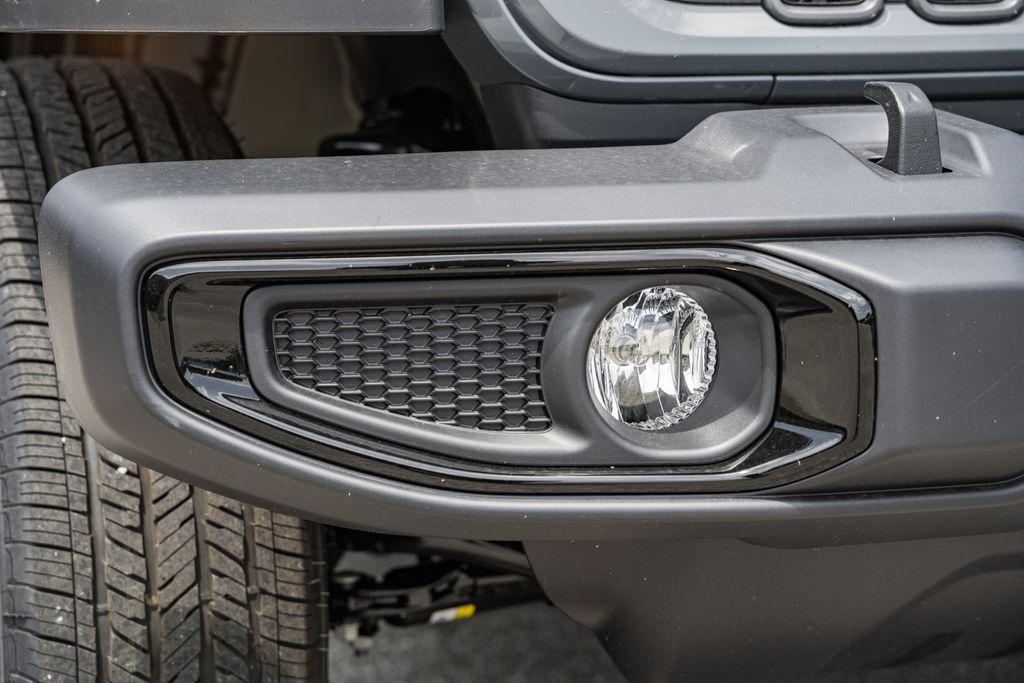 new 2025 Jeep Gladiator car, priced at $53,330