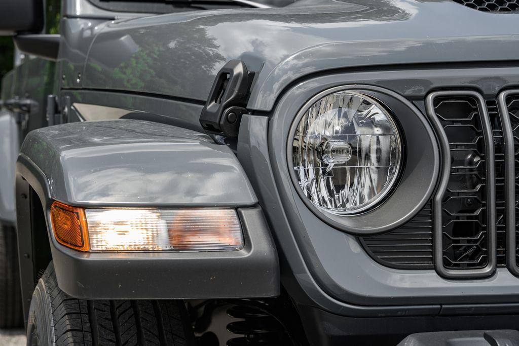 new 2025 Jeep Gladiator car, priced at $53,330