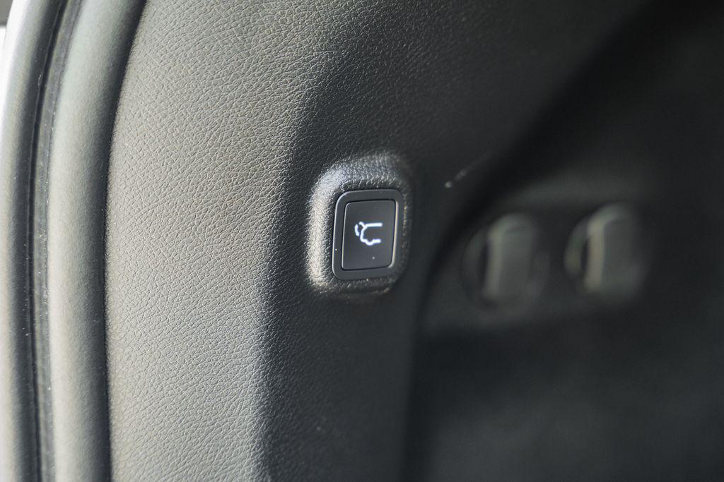 used 2020 Jeep Cherokee car, priced at $19,000