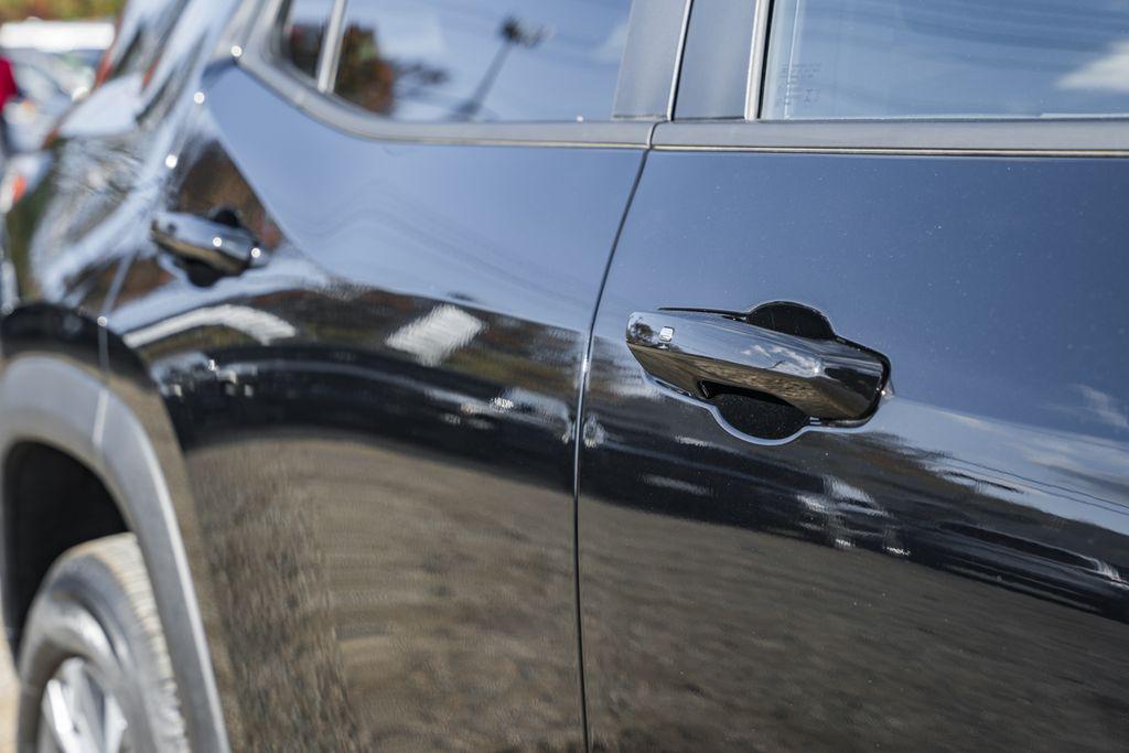 used 2025 Chevrolet Equinox car, priced at $25,000