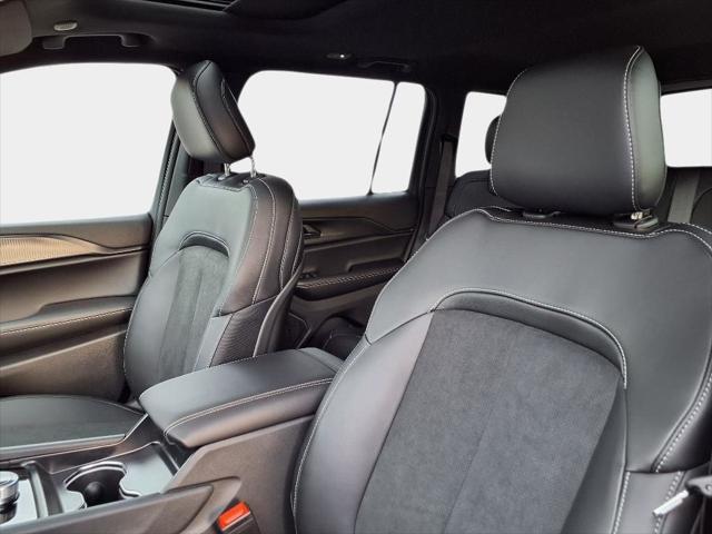 new 2025 Jeep Grand Cherokee car, priced at $38,067