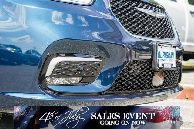 new 2025 Chrysler Pacifica car, priced at $54,622