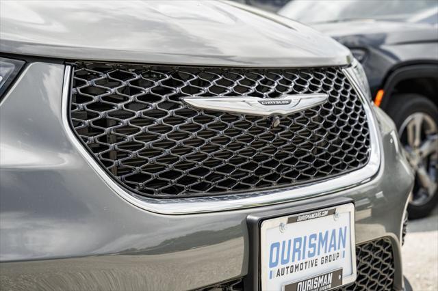 new 2025 Chrysler Pacifica car, priced at $37,692