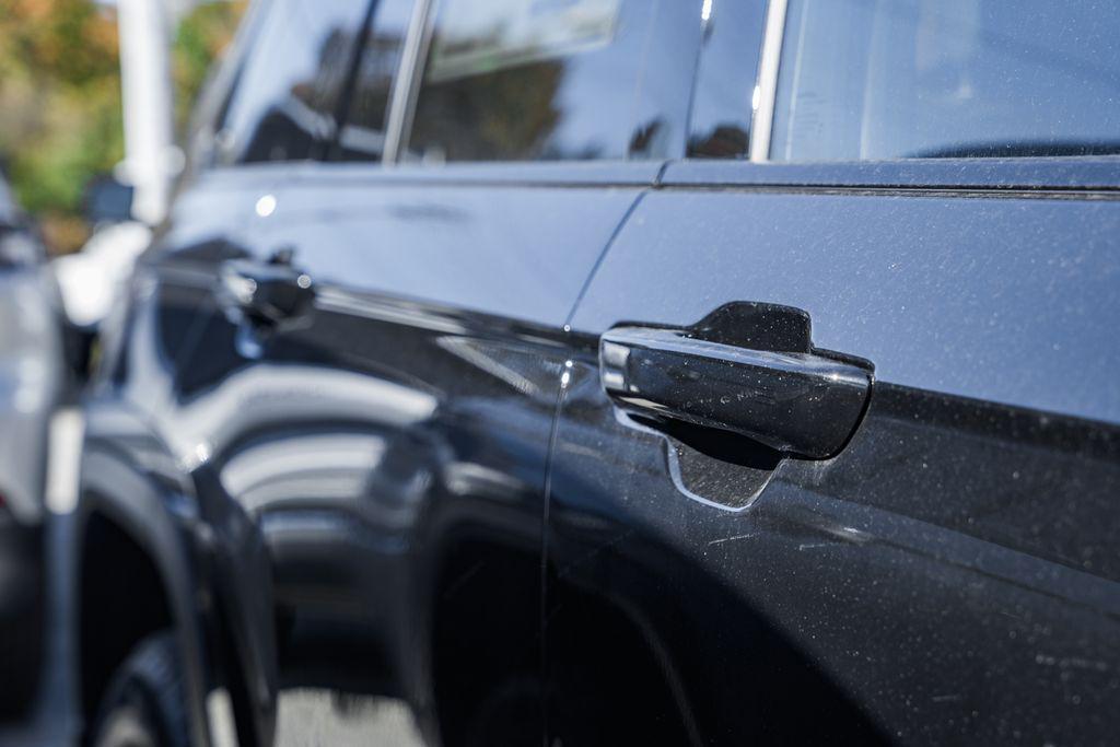 new 2025 Jeep Grand Cherokee car, priced at $38,435