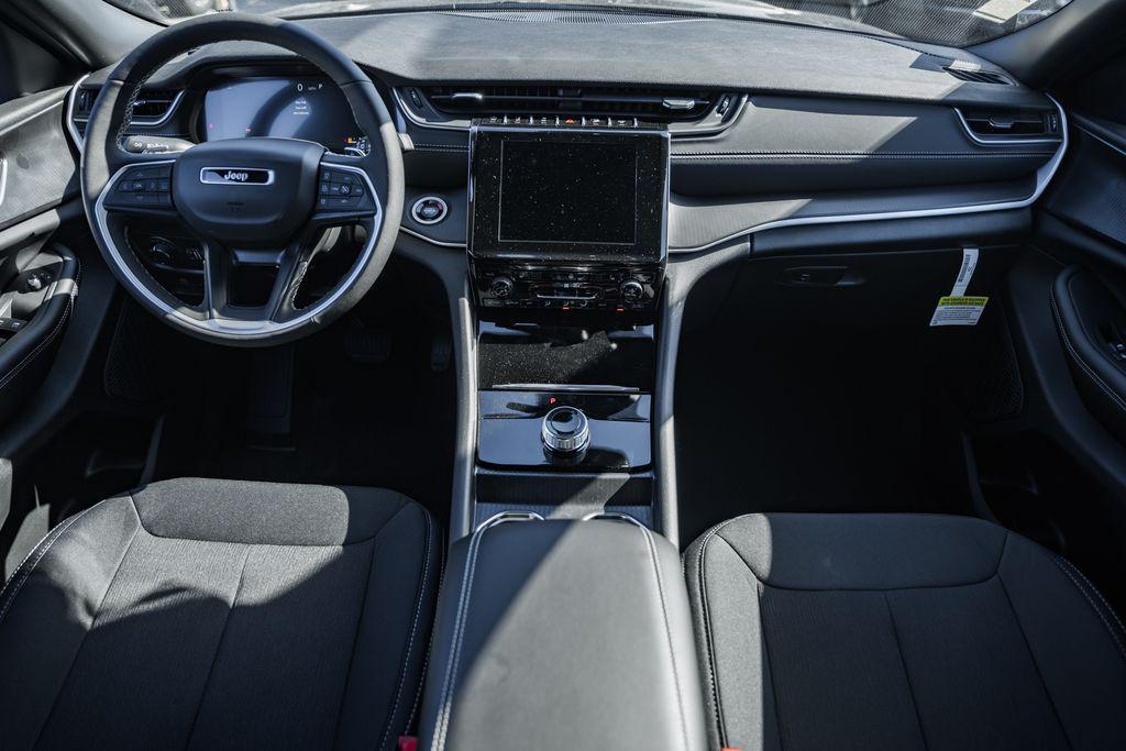 new 2025 Jeep Grand Cherokee car, priced at $38,435