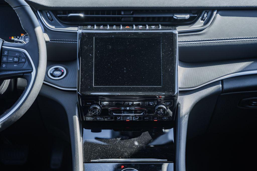 new 2025 Jeep Grand Cherokee car, priced at $38,435