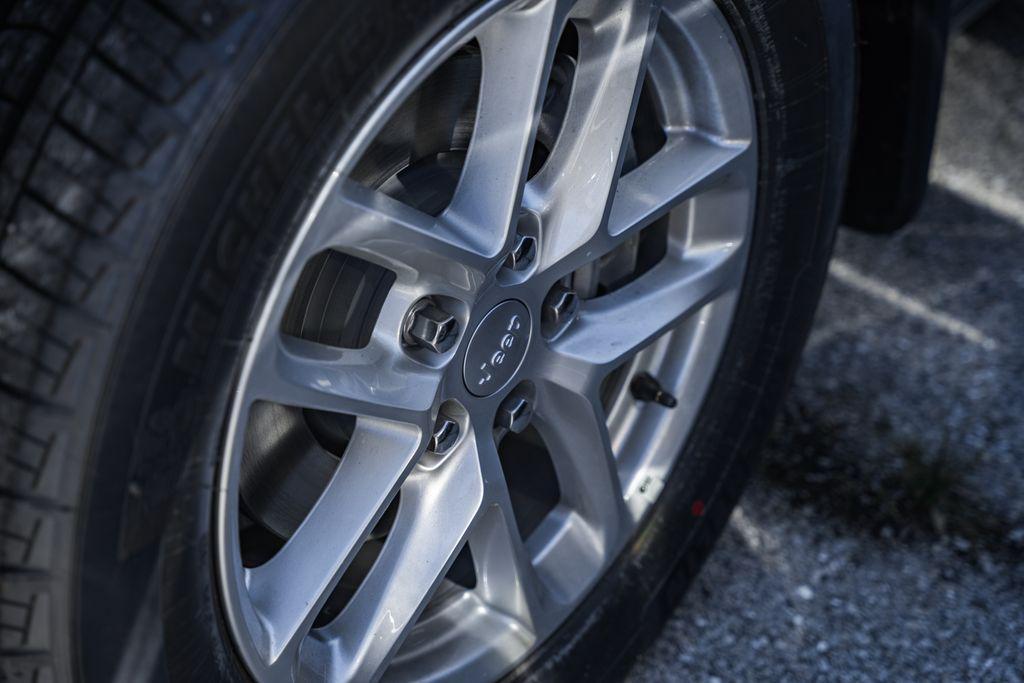 new 2025 Jeep Grand Cherokee car, priced at $38,435