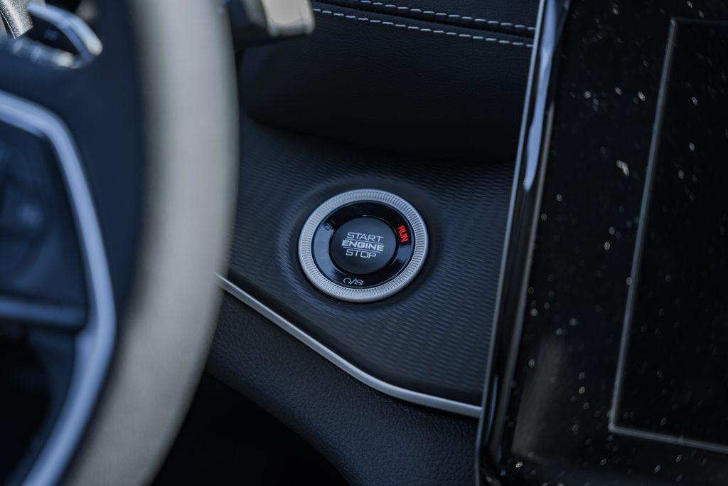 new 2025 Jeep Grand Cherokee car, priced at $38,435