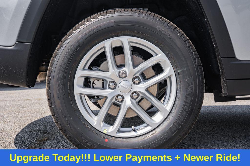 new 2025 Jeep Grand Cherokee car, priced at $38,531