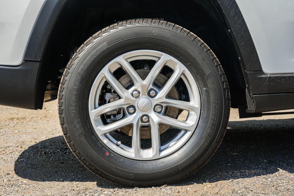 new 2025 Jeep Grand Cherokee car, priced at $35,495