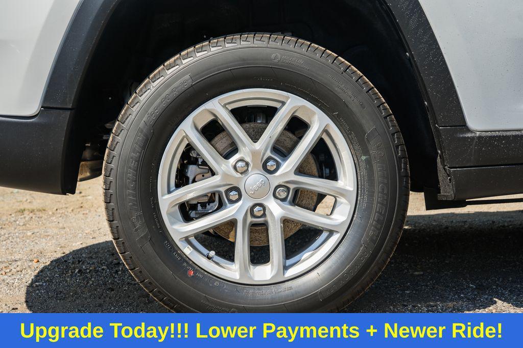 new 2025 Jeep Grand Cherokee car, priced at $36,995