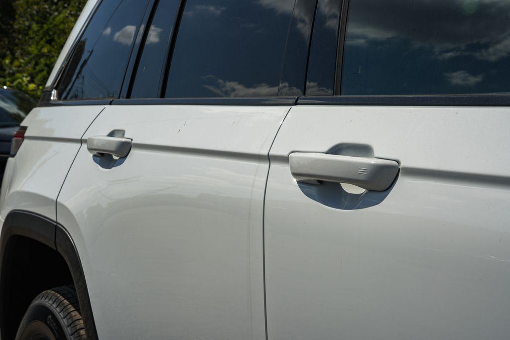 new 2025 Jeep Grand Cherokee car, priced at $35,495