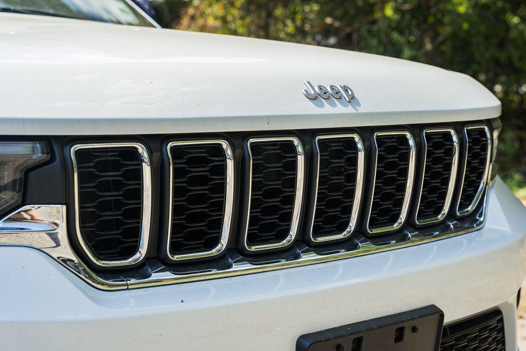 new 2025 Jeep Grand Cherokee car, priced at $35,495