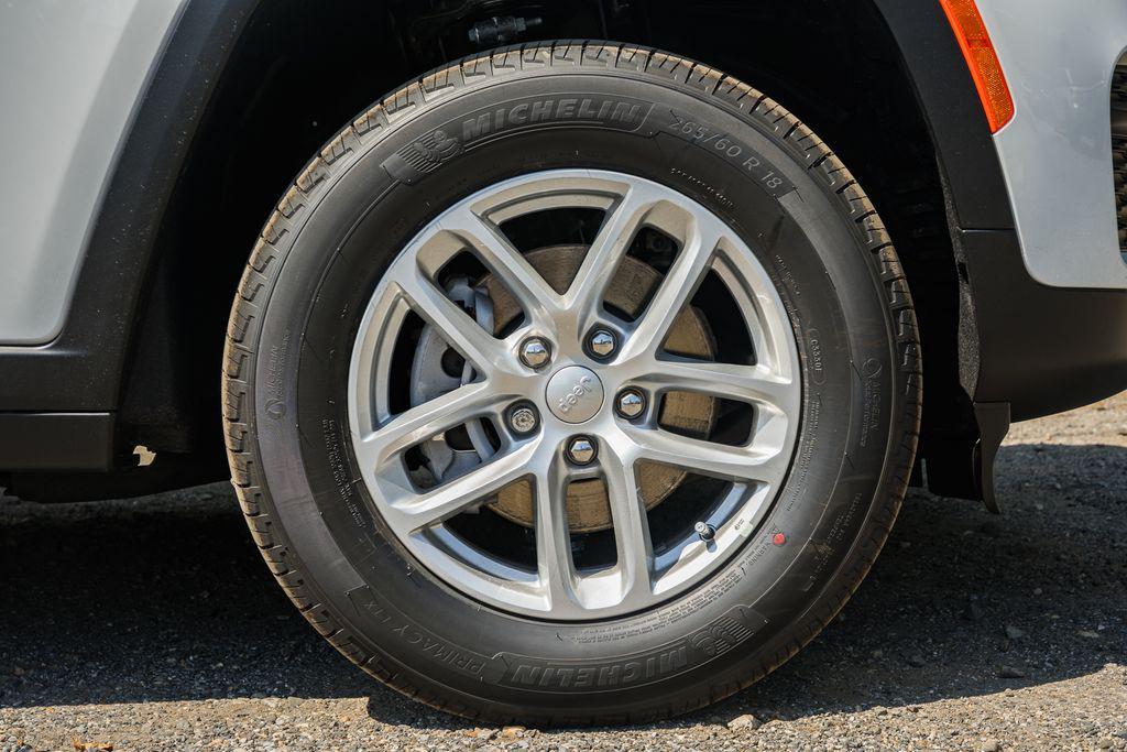 new 2025 Jeep Grand Cherokee car, priced at $35,495